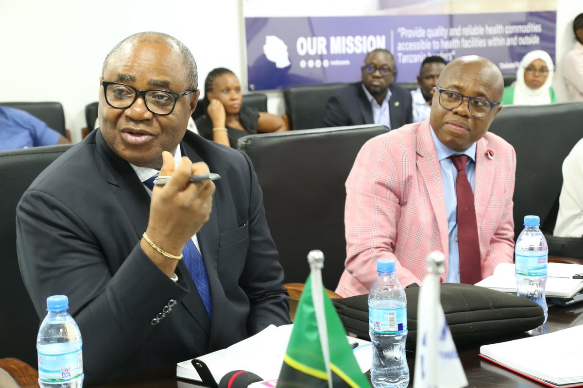 In partnership with Ministry of Health & @GlobalFund, we're pleased to facilitate a South-South exchange visit to #Tanzania 🇹🇿led by Chief Medical Officer @DrKenneh. The visit is aimed at strengthening pharmaceutical supply chains & access to health commodities in 🇸🇱.