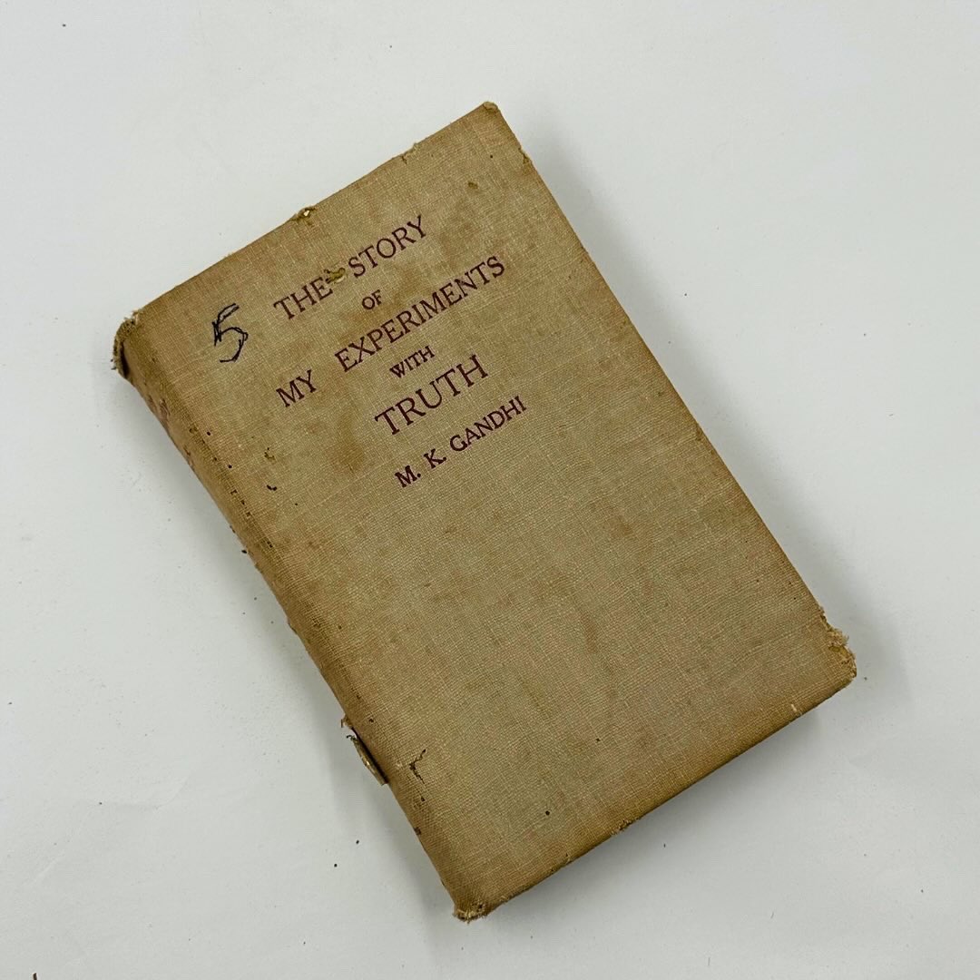 RareBiblio's tweet photo. 🪡🛠️ Excited to unveil the transformation! Stay tuned for a glimpse into the magic of restoring this vintage beauty. 📚✨ 

https://t.co/9kDtMyx7Z7 ✨

#bookrestoration #leatherbinding #bookrestoratıon #bookrestorationbindery #bookrestorationunveiled #leatherbinder #leatherwork https://t.co/XkbTyd1niz