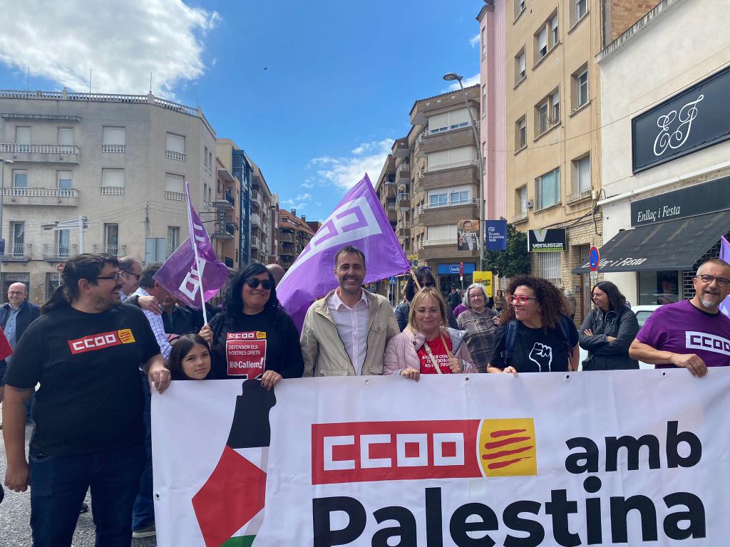 Volem plena Ocupació, menys jornada i millors salaris!!!
Els carrers de #Tortosa s'ompla de gent treballadora per celebrar el  #1rMaigCCOO <a href="/CCOO/">Comisiones Obreras</a> #1MCCOO  #PlenaOcupacio #PlenoEmpleo <a href="/ccoocatalunya/">CCOO de Catalunya</a>