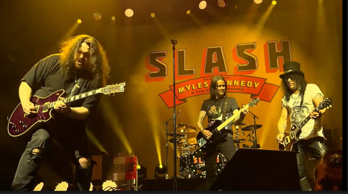 #ACDC Twivia Question #5,174: Mammoth WVH frontman Wolfgang Van Halen joined Slash Featuring Myles Kennedy & The Conspirators on stage April 29th @ Zenith in Paris to perform a cover of which AC/DC classic? @MammothWVH @WolfVanHalen @Slash @MylesKennedy @acdc @ACDC_Podcast