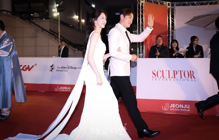 [EVENT] 240501 Actor Lee Hee-joon & Gong Seung Yeon as hosts at Opening Ceremony of the 25th Jeonju International Film Festival. The event is held at Korea Sorihwa Hall in Jeonju, Jeollabuk-do. #공승연 #GongSeungYeon