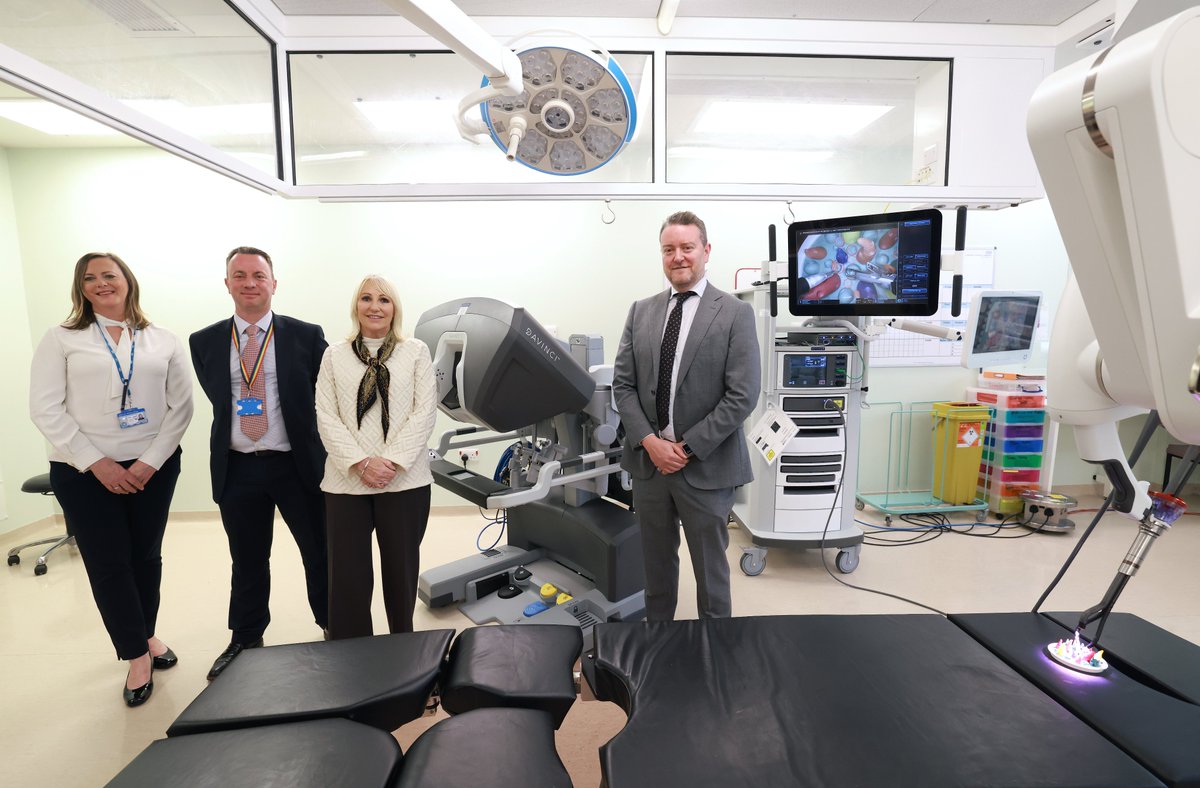Patients in Cheshire and Merseyside have become the first in Europe to be offered pioneering robotic-assisted surgery for head and neck cancers, thanks to a £1m donation from @MDALGLISHAPPEAL toward the new Intuitive da Vinci Single Port 💙 Read more: bit.ly/4bmG82l