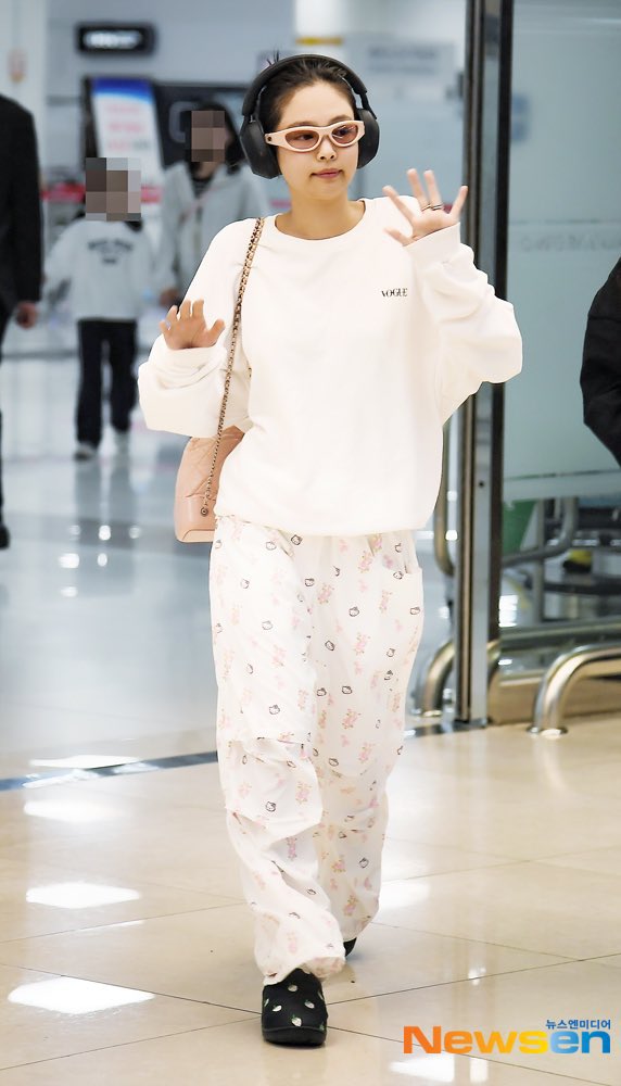 JENNIE STYLE on X: JENNIE STYLE on X: