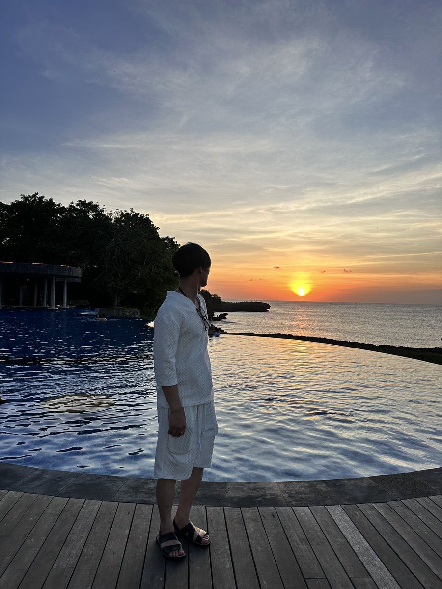 shunsuke_miura's tweet photo. まぁこんな感じで脳みそ溶けてます。
#Channnelisland
#christenson
#canggu
#なんか豚のうまいスープ
#なんかサンセット
#なんか気持ち良い https://t.co/EqxVvYN42M