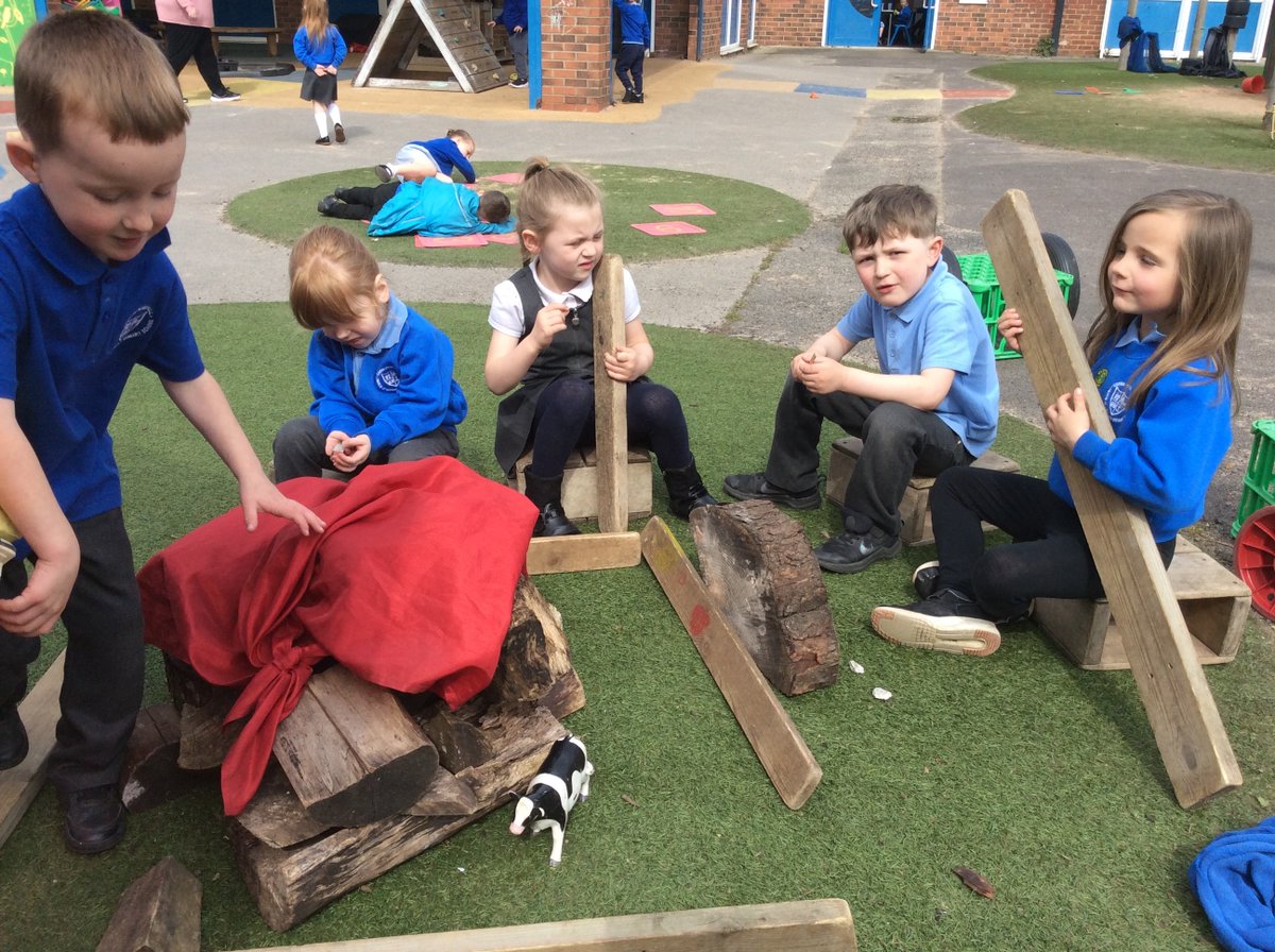 An early morning campfire in Early Years! Complete with the singing of nursery rhymes whilst others play along on the guitar! @the_laat  #earlyyears #Outdoorplay