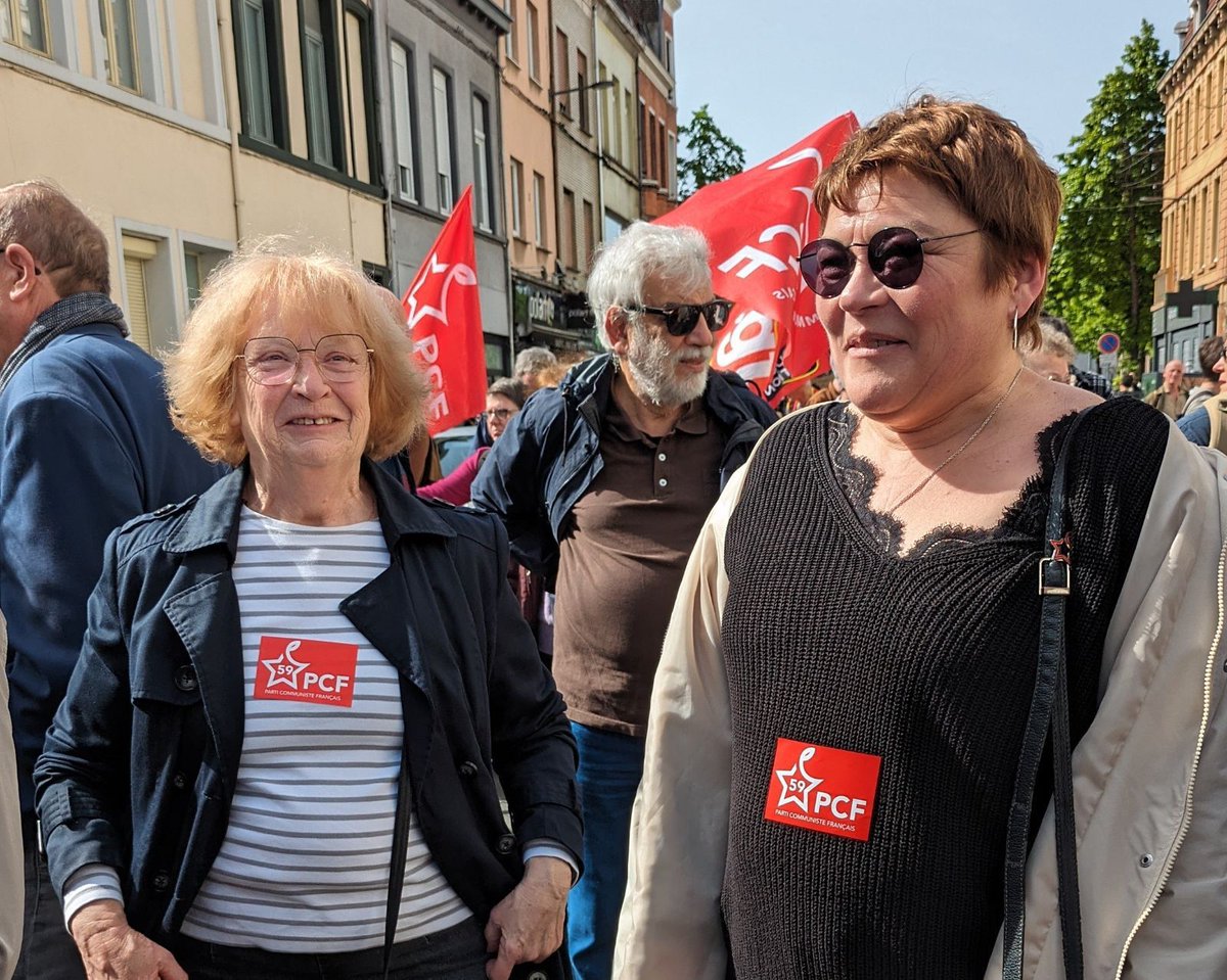 🔴 C’est le #1erMai ! Avec @MartineAubry et les élus #LilleEnCommun, nous tenons chaque année à être dans le cortège, derrière les syndicats. Pour le droit à l’emploi et les droits des travailleurs, partout, manifestons, mobilisons-nous, syndiquons-nous ! 💪