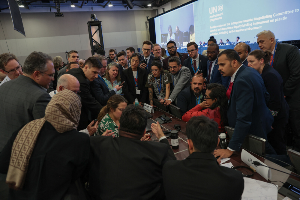 Pacific delegates are leaving @Canada exhausted but reasonably satisfied with an advanced draft text of an instrument to address plastic pollution ➡️ln.run/aFLLp📷IISD/ENB - Kiara Worth