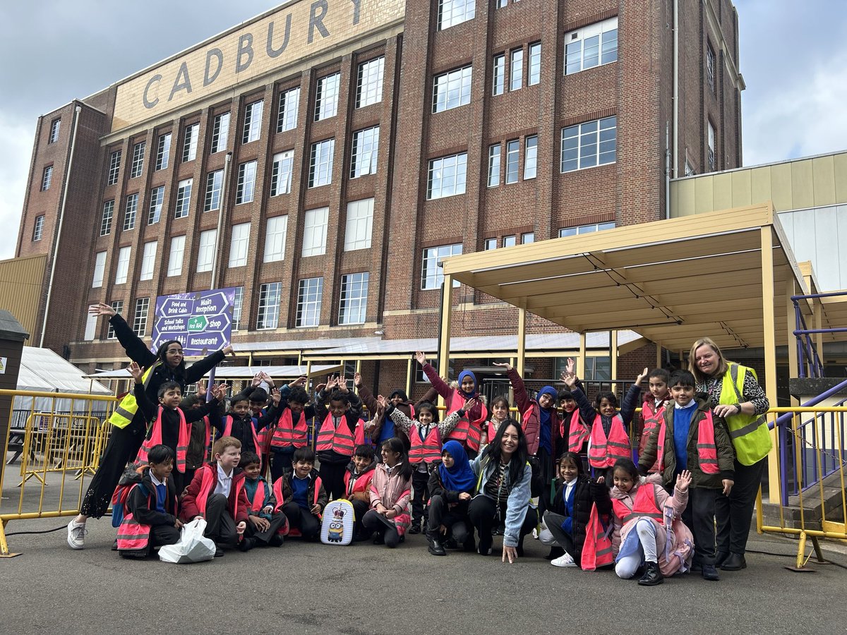 We are ready to learn about the history of @CadburyWorld Who is more excited, the adults or the children? 🍫@GroganConway @MissLewisconway @MrsEatonConway @chrisdysonHT @MrsZamirConway