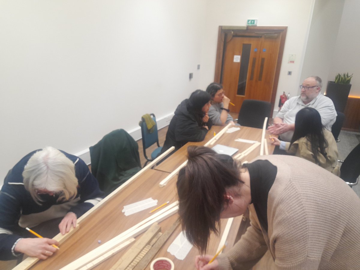 Leading national expert on traditional roofing, Richard Jordan, took the MA Urban Conservation students through a masterclass on how to specify works to heritage assets and work through practical exercises #Conservation #leicestercity Find out more le.ac.uk/courses/urban-…
