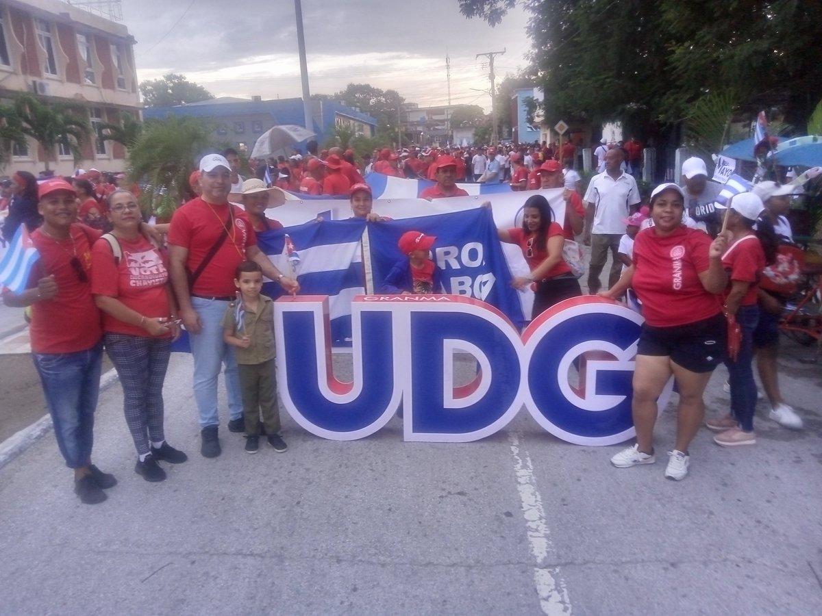 🇨🇺#UniversidadDGranma lista para el #1Mayo porque #JuntosCreamosPorCuba  @CubaMES @DiazCanelB @DrRobertoMOjeda @YaquedeCuba @BuenoF_Narcy @wcastrovilla @PartidoPCC