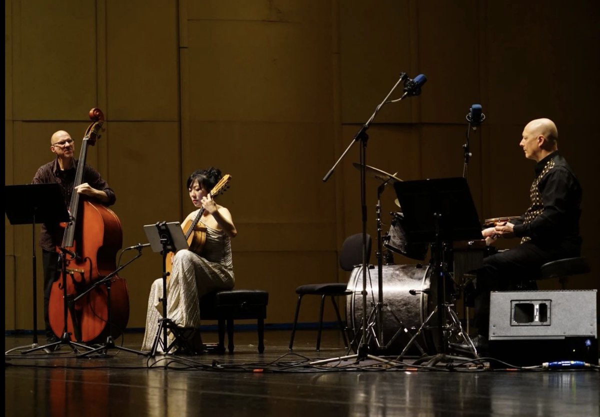 So rewarding feeling the warmth of the audience in Hangzhou, sharing the joy of the Brazilian music. With Danny Zanker on double bass, and Tony Bott on percussion