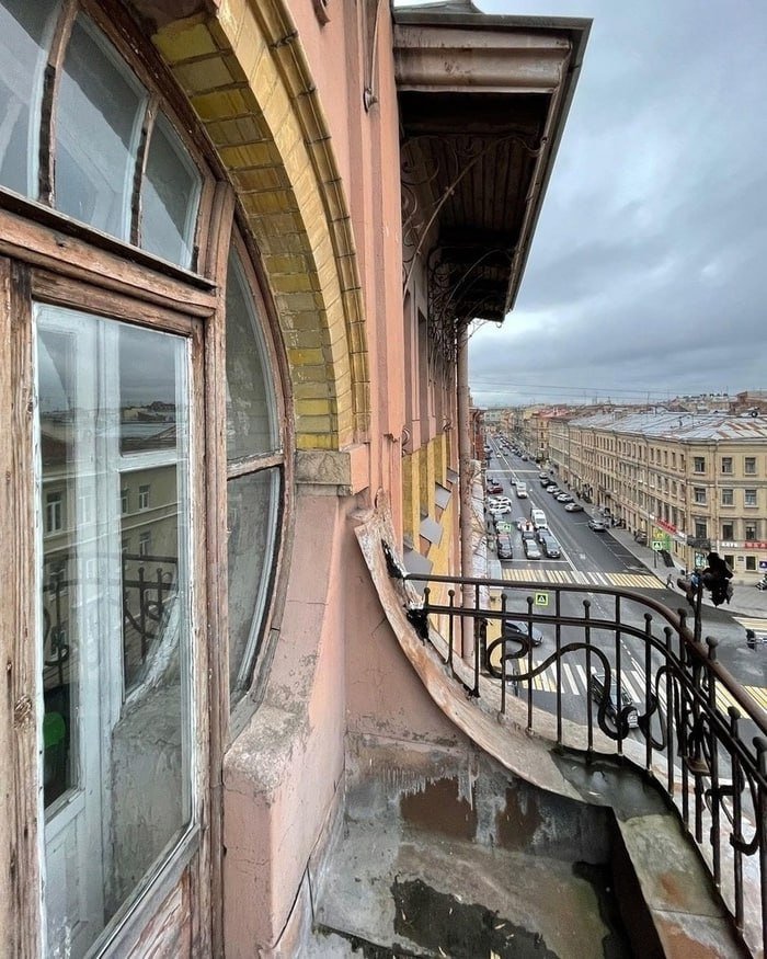 Окно в коммунальной квартире на улице Жуковского⁠⁠

Фото: Максим Косьмин
