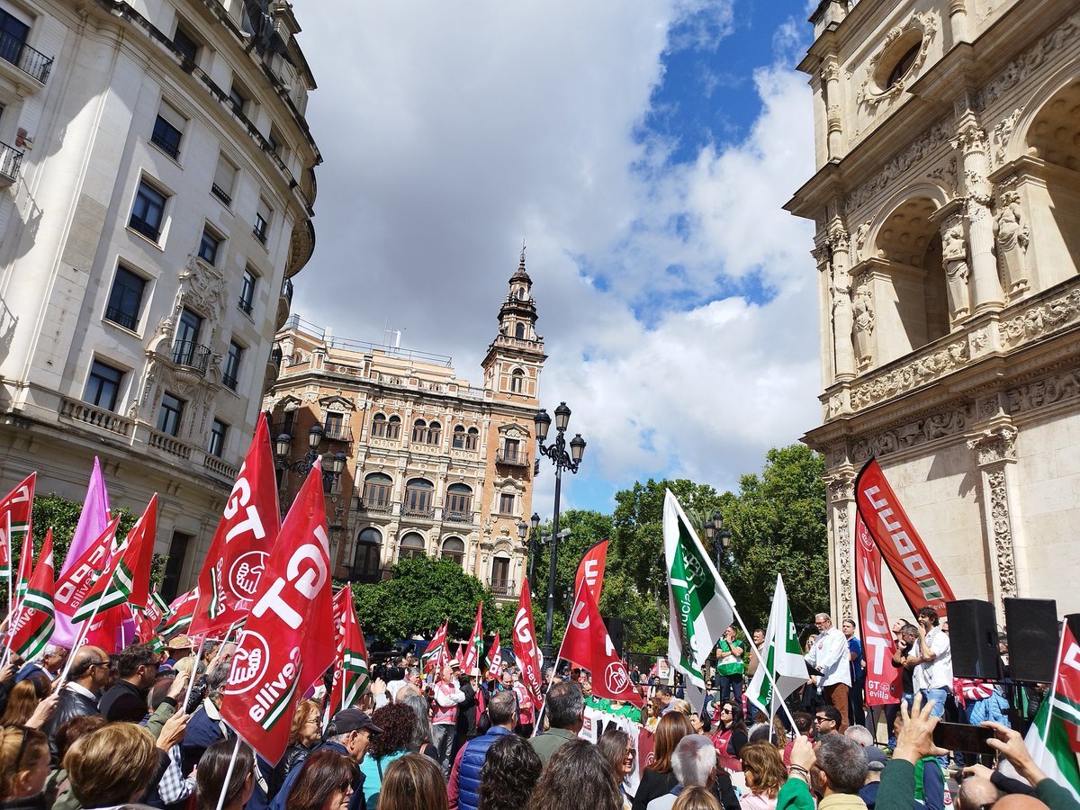 ✊🏻#1deMayo2024 en #Sevilla reivindicando la lucha de la clase obrera, por más derechos, mejores condiciones laborales y el #PlenoEmpleo