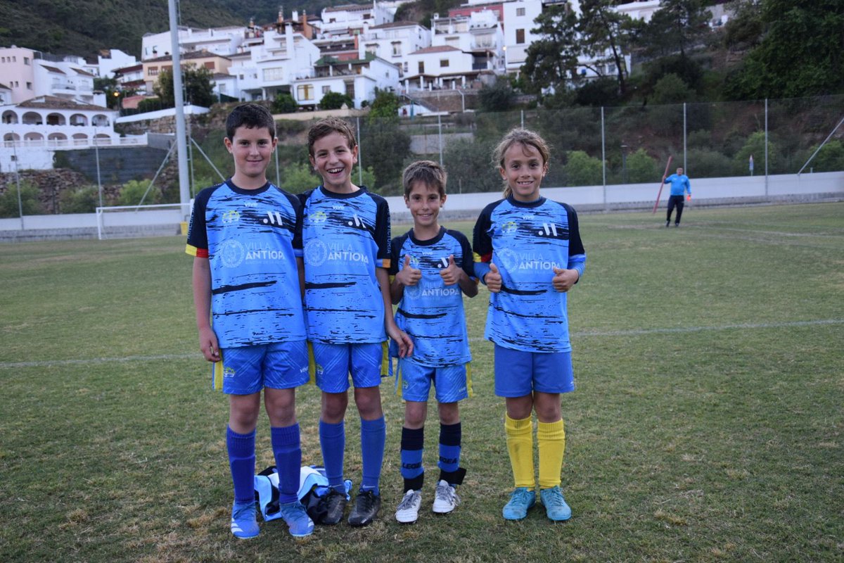 ⚽ #RincónDeLaVictoria estará bien representado del 3 al 5 de mayo en Arahal (Sevilla), donde se disputa el Campeonato de selecciones provinciales de escuelas de fútbol.

4 alevines y 4 benjamines de la <a href="/EMFutbol7Rincon/">Escuela Fútbol Rincon</a> competirán con Málaga.

¡Suerte, chicos! 💪🏻 #RincónEsDeporte