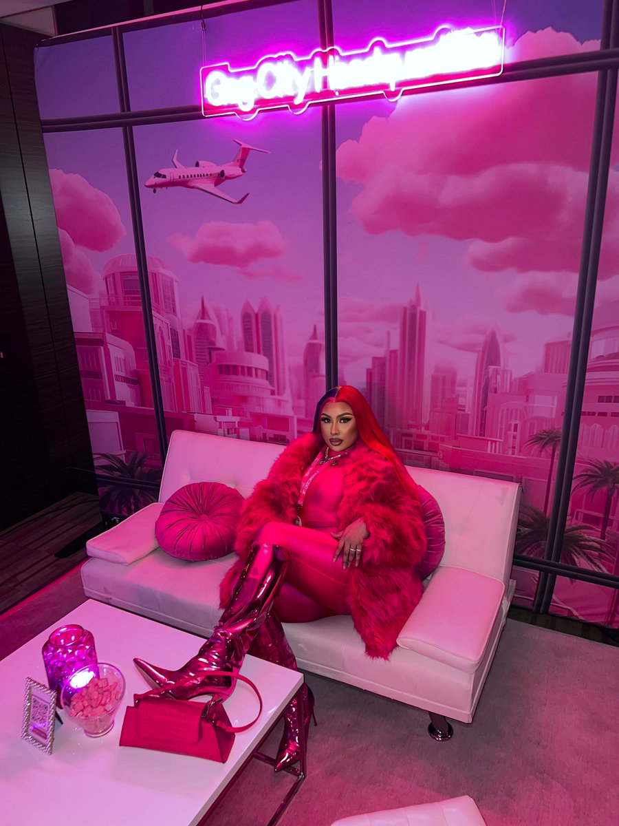 DIABLITA MINAJ tweet media