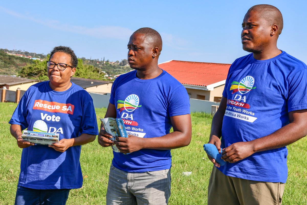 🔵Today, in Buffalo City, DA Youth Federal Leaders commemorated Workers Day. The DA-run Western Cape consistently outperforms all other provinces in job creation. For more jobs, get behind the party that gets the job done! #VoteDA on 29 May. 🇿🇦