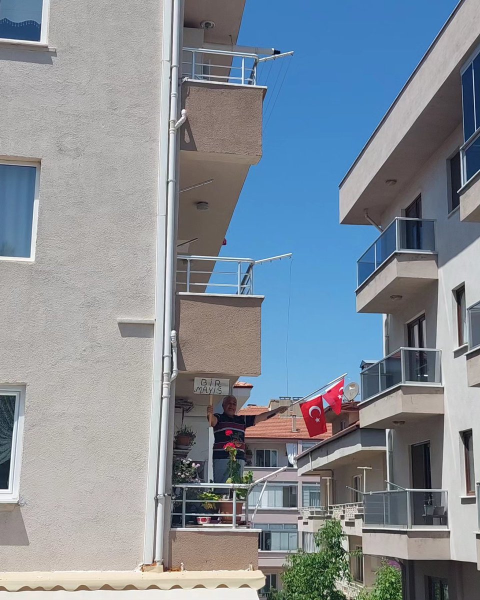 DiskMugla's tweet photo. #1mayısişçiveemekçibayramıkutluolsun https://t.co/3KLGBDU1jS