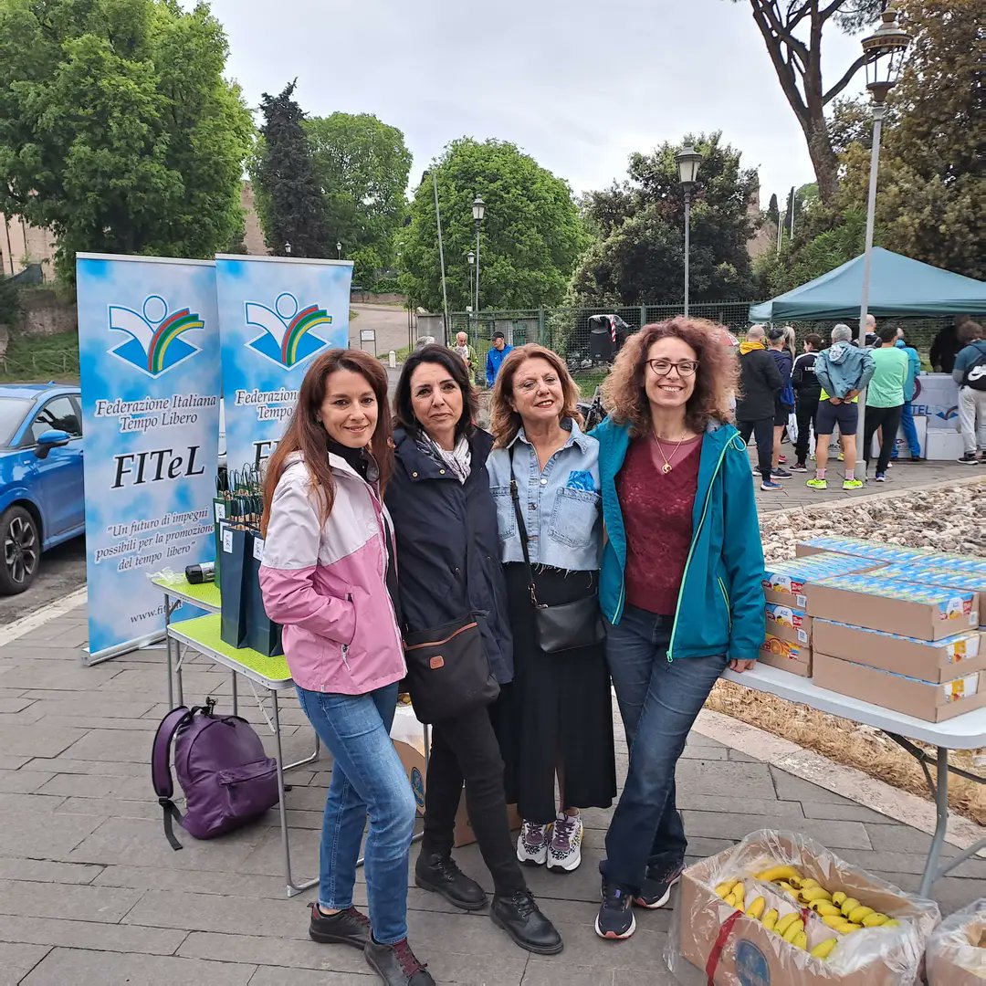 FitelNazionale's tweet photo. Primomaggio LAVORO... IN CORSA!
Preparativi prima della partenza
#CGIL #CISL #UIL #FitelLazio #FITEL #LBMSPORT #ACSIItaliaAtletica #FIDAlLAZIO https://t.co/quixxBEu92