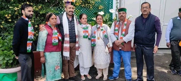 BJP महिला मोर्चा उपाध्यक्ष प्रीति मंगल और उमेश बुशहरी समेत कई बीजेपी नेताओं ने कांग्रेस पार्टी की सदस्यता ली।