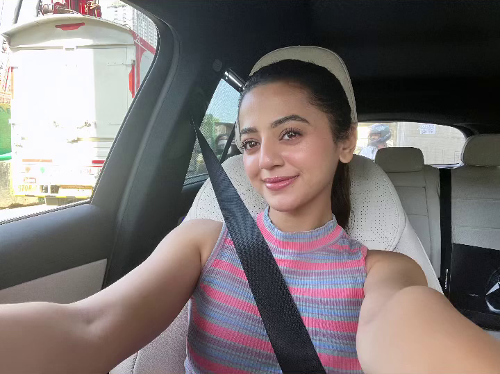 Cutiepie @OfficialHelly7 😍❤️
#HellyShah #HellyHolics 
@ayushi1502 @_2jth5_ @Archana_smile @CoFfEe___MuG @erum_tweets @ittu_love_helly @Hellyfan_Khushi @Nishi_203 @sairiyaaa @hellyshah_hana @Noviyanti0701 @pu1_5uchada @Mubii81855985