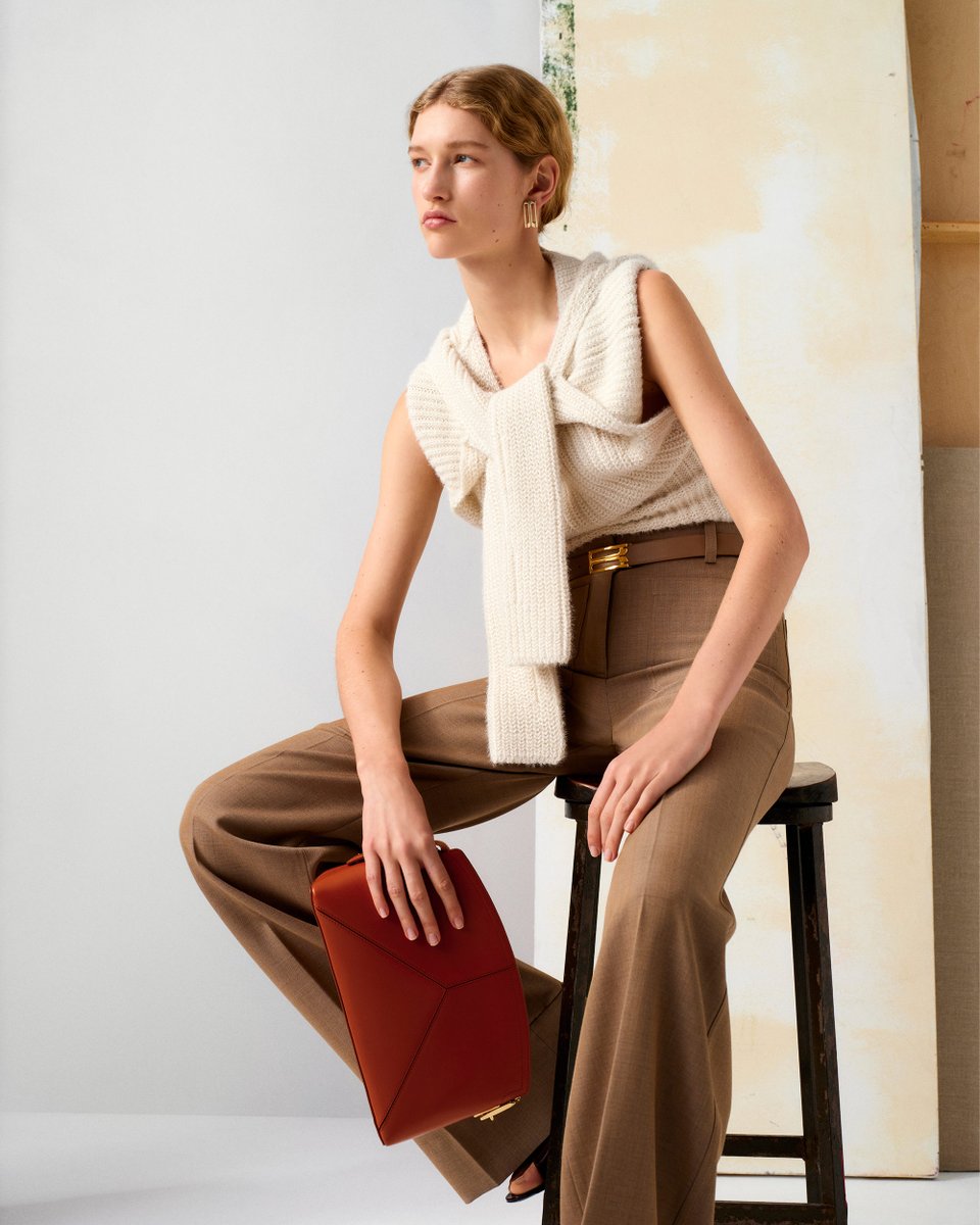 Elevate your everyday with refined accessories, beautifully crafted in Italy. Discover the Victoria Clutch in tan leather >> victoriabeckham.visitlink.me/kk0Rvx #VBPAW24