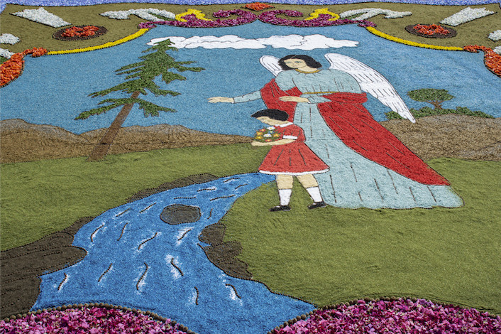 In #Ponteareas on the 2nd of June, locals take part in Corpus Christi, a religious festival celebrating the Body of Christ. Come and see the beautiful floral carpets which brighten the route of the religious procession. 🌸 Find out more 👉 bit.ly/3TLZZC3 #VisitSpain