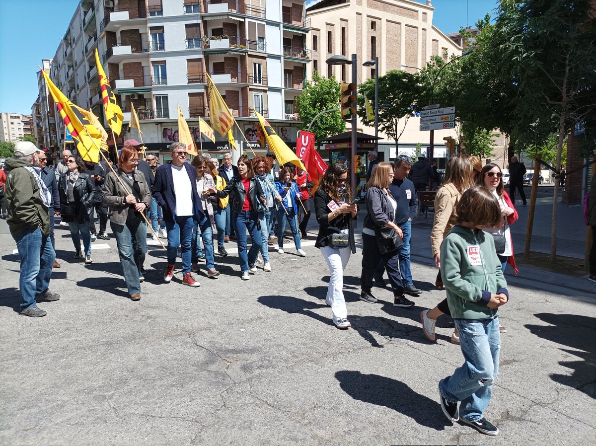 Nombrosos càrrecs orgànics i electes d'@Esquerra_ERC i la primera candidata al Parlament, @martavilaltat han assistit aquest matí a la Manifestació del Dia Internacional del Treball a #Lleida 

#AlCostatDeLaClasseTreballadora #AlCostatDeLaGent #AlCostatDeCatalunya