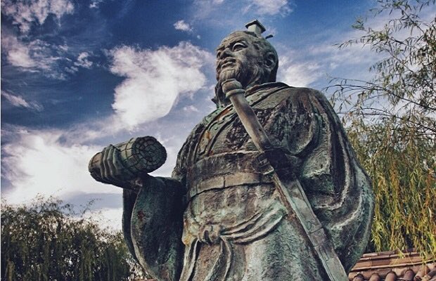 MükemmeIIik her savaşta çarpışarak kazanmak değiIdir. En iyi strateji savaşmadan kazanmaktır.

Sun Tzu