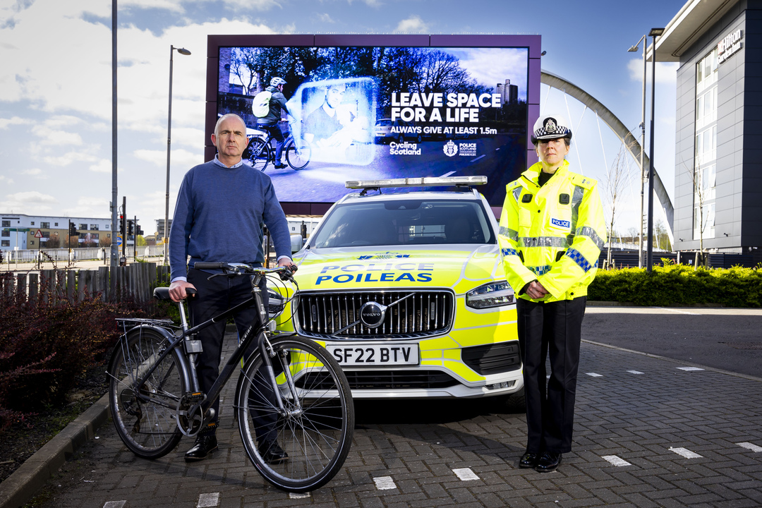 Our #GiveCycleSpace campaign is supported by @PoliceScotland. Chief Superintendent Hilary Sloan, Head of Road Policing: 'Cyclists are vulnerable on the road and drivers should be aware of how they can help reduce serious and fatal collisions.' orlo.uk/53K45