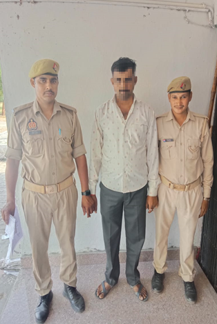 #Auraiya_Police #Goodwork पुलिस अधीक्षक औरैया @ipsCharuNigam के कुशल निर्देशन में थाना अयाना पुलिस द्वारा वांछित/वारंटियों के विरूद्ध चलाये जा रहे अभियान के क्रम में धारा 4/21 खनन अधिनियम के 01एनबीडब्लयू वारंटी अभियुक्त को गिरफ्तार करने में सफलता प्राप्त की।