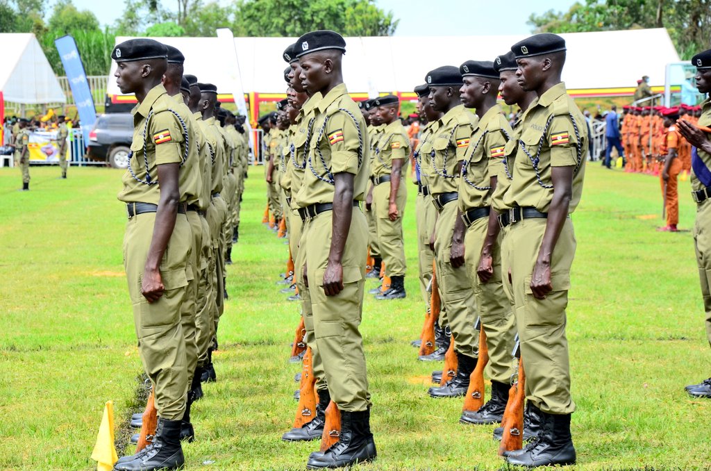 EARLIER 📸: H.E The President Gen @KagutaMuseveni, inspecting the parade during the #InternationalLaborDay celebrations at Mukabura Grounds in For Portal.  

The function is running under the theme: 'Improving Access to Labor Justice: A pre-requisite for increased productivity.'