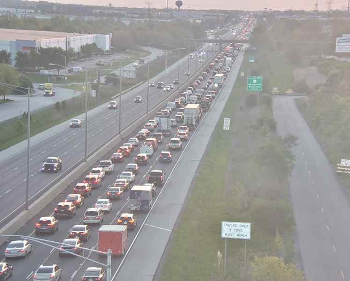 #Traffic is packed miserably on NB I-55 through #Bolingbrook this morning. A stall in the left lane before @I_355_Tollway results in this slow crawl from Weber Rd. #ChicagoTraffic @WBBMNewsradio