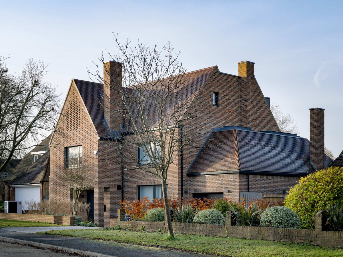 #Passivhaus #selfbuild project in a #London #conservationarea 'This led to some interesting problem solving, like hiding the MVHR in the chimney & utilising a dual-faced design to sit in line with the street’s aesthetic.' bit.ly/PHTPitchedPass… @rdauk @ecospheric @meadltd