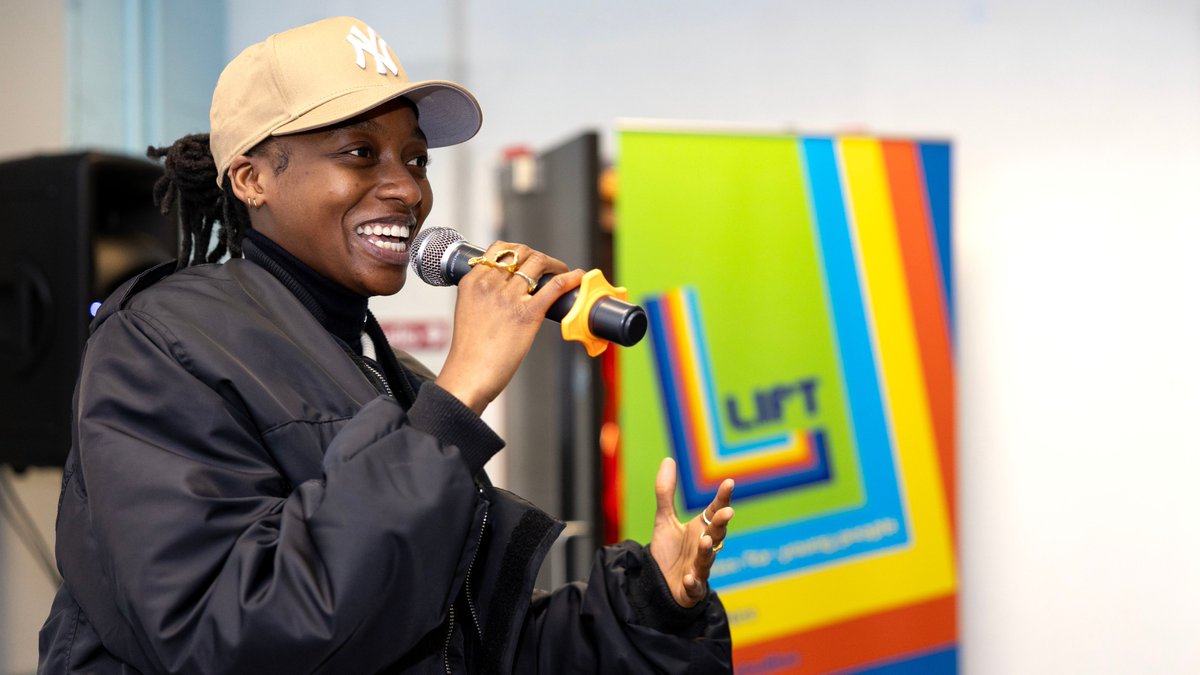 IslingtonLife (@islingtonlife) on Twitter photo Warning, name drop incoming!🎤
Megastar <a href="/LittleSimz/">Little Simz</a> came to help open a new music studio at <a href="/Lifthub/">Lift Islington</a>
The multi-talented <a href="/BRITs/">BRIT Awards</a> award winner spoke to local young people about her childhood, her career and how Lift helped her.
Read more in our blog, link in comments ⬇️ Warning, name drop incoming!🎤
Megastar <a href="/LittleSimz/">Little Simz</a> came to help open a new music studio at <a href="/Lifthub/">Lift Islington</a>
The multi-talented <a href="/BRITs/">BRIT Awards</a> award winner spoke to local young people about her childhood, her career and how Lift helped her.
Read more in our blog, link in comments ⬇️