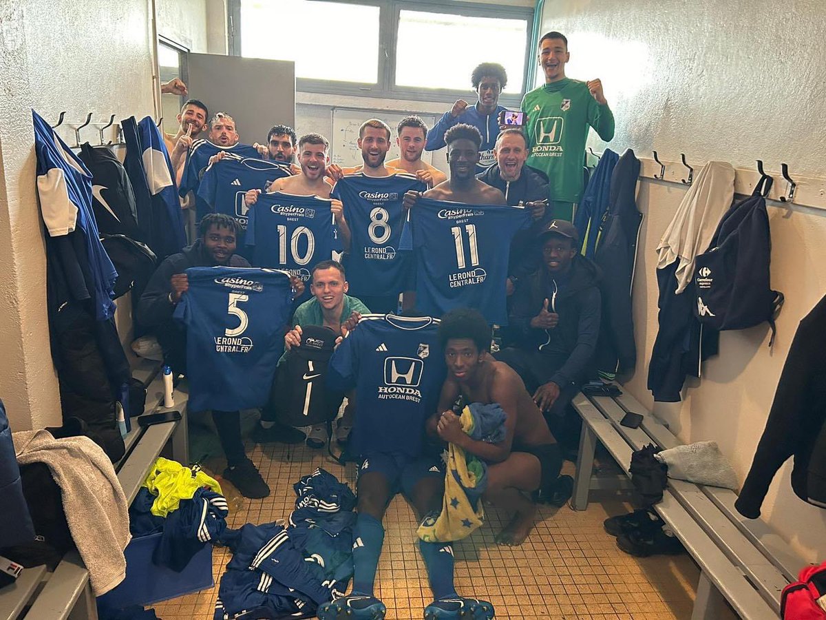 ASBrestoise_29's tweet photo. 🏆 Résultat du match de l’équipe A 🏆

Dimanche 28 Avril, les bleus jouaient à l’ASPTT Brest pour la 20ème journée de R2.

ASPTT Brest 1-3 AS Brestoise ✅

Corentin Paugam (26’) ⚽️
William Couloigner (50’) ⚽️
Mamadou Traoré (59’) ⚽️ https://t.co/BBnEUt6cmE