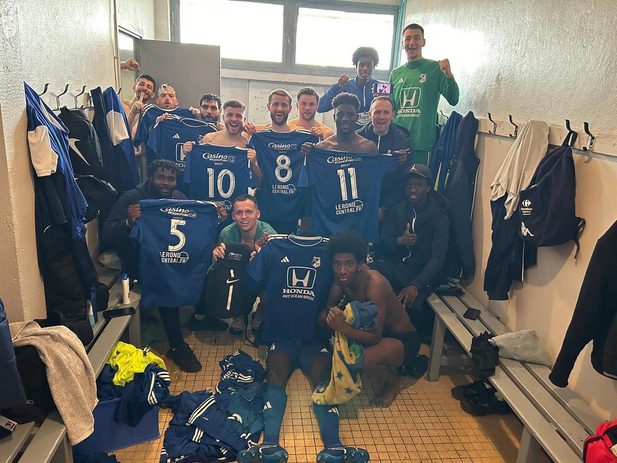 🏆 Résultat du match de l’équipe A 🏆

Dimanche 28 Avril, les bleus jouaient à l’ASPTT Brest pour la 20ème journée de R2.

ASPTT Brest 1-3 AS Brestoise ✅

Corentin Paugam (26’) ⚽️
William Couloigner (50’) ⚽️
Mamadou Traoré (59’) ⚽️