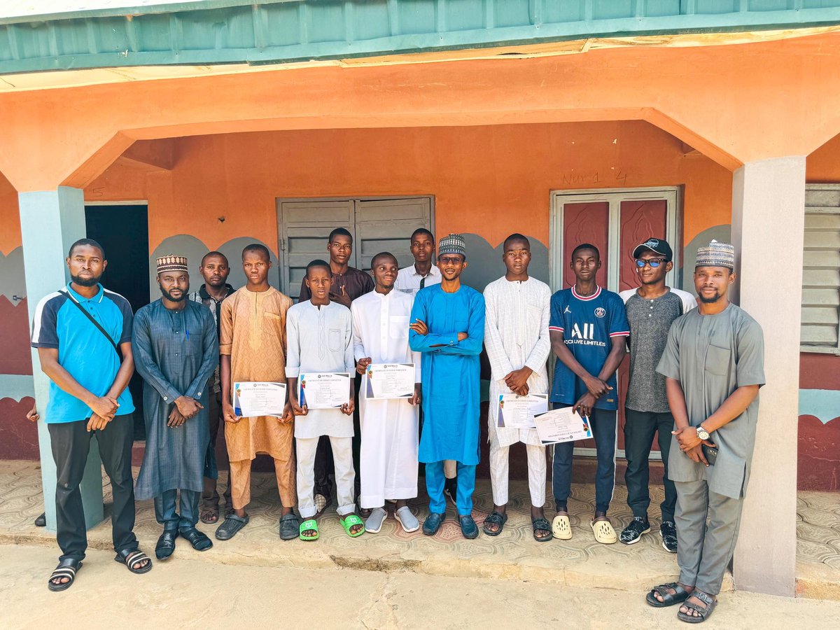 SlumTechnology's tweet photo. Started the week celebrating our young and vibrant learners. 🎉🎉🎉
Thanks to a generous support by @WorldConnectUS and a very strong and amazing partnership with @YandyTech and Muhammad Bello Nursery and Primary School Rafin guza kawo Kaduna. 🎓✨ 
#ICT #STEM #SDGs #tech
1/1 https://t.co/v4Yri16Fvg