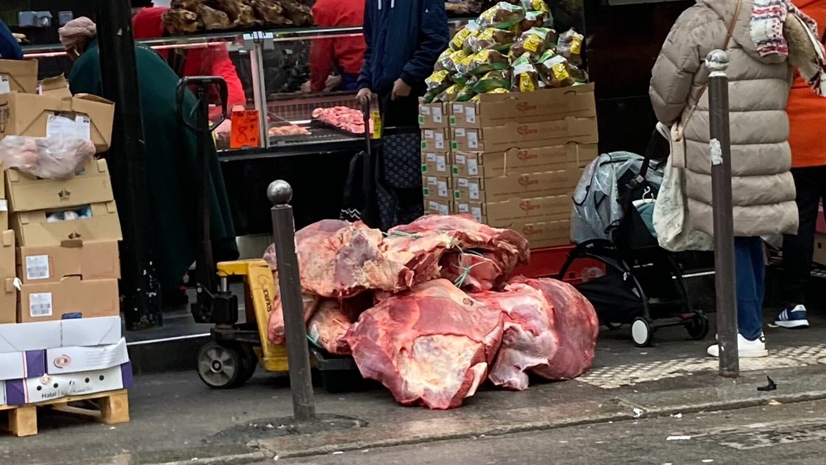 'La viande à même le sol': des boucheries du nord de Paris épinglées pour manque d'hygiène l.bfmtv.com/QOAk