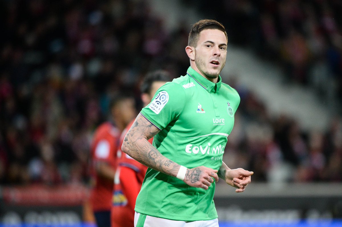 ActuFoot_'s tweet photo. 🚨 OFFICIEL ! Nolan Roux (36 ans) annonce prendre sa retraite ! 🇫🇷👋

« Merci le football, j’ai donné, j’ai vibré, je t’ai apprécié… et détesté. Tu as fait partie de ma vie, je te salue et te remercie. 🗣️ »

(Instagram) https://t.co/4ZfHa1kyZO