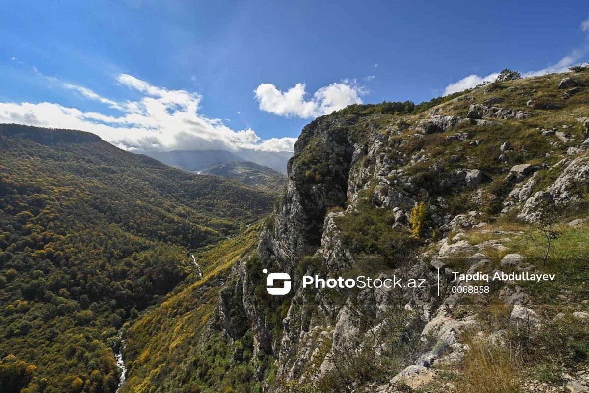 Şuşanın dağları 🏔 📸

📌 Qeyd: Foto 2023-cü ildə çəkilib.

#şuşa #shusha #qarabağ #karabakh #qarabağazərbaycandır #xarıbülbül #günəş #sun #dağlar #mountains #təbiət #mənzərə #view #nature #naturephotography #photo2023 #photostockaz