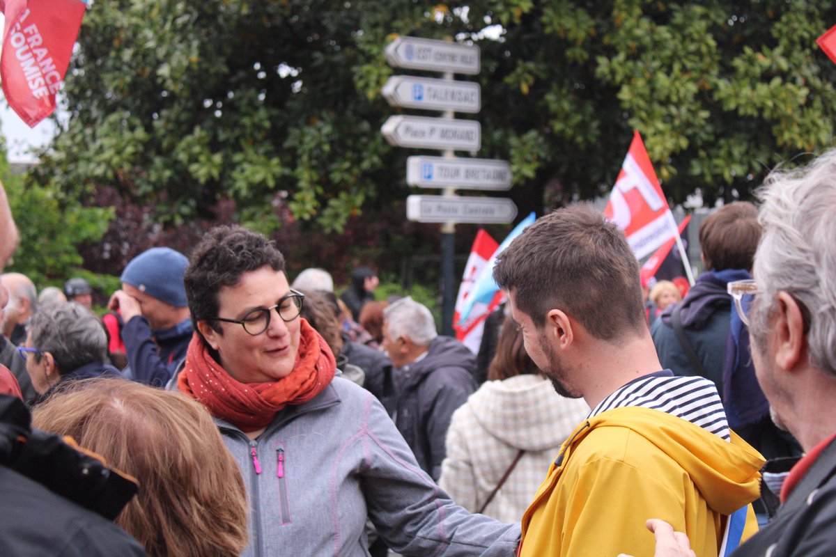 Une déferlante populaire à Nantes pour ce #1ermai ! 

Nous sommes des milliers aujourd’hui pour dire STOP aux ennemis des travailleuses et des travailleurs : #Macron et ses ami•es

Pas de place pour la résignation ✊