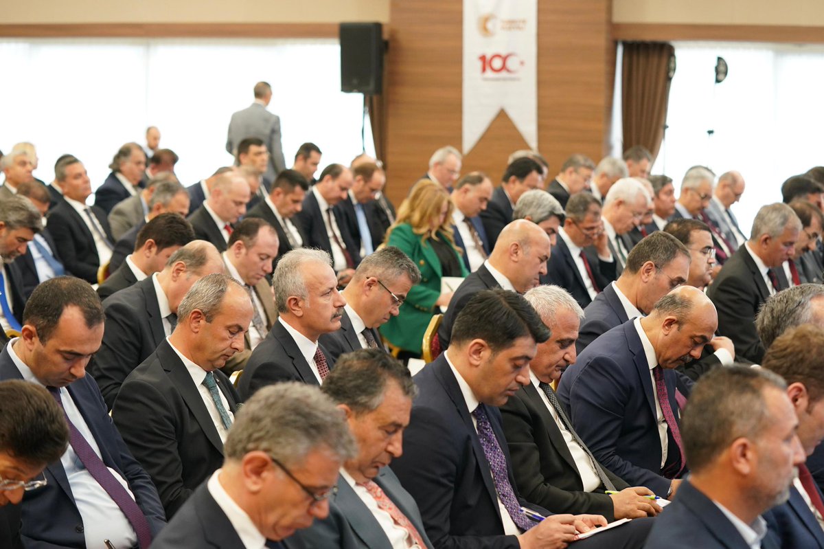 tcmeb's tweet photo. Millî Eğitim Bakanı @Yusuf__Tekin, İl Millî Eğitim Müdürleriyle Bir Araya Geldi

Toplantıda Bakanlığın yürüttüğü eğitim politikaları ile kamuoyunun görüş ve önerilerine sunulan yeni öğretim programı taslağı başta olmak üzere tarihleri yaklaşan Liselere Geçiş Sistemi kapsamındaki merkezî sınav (LGS) ve Yükseköğretim Kurumları Sınavı’na (YKS) ilişkin alınan ve alınması gereken tedbirler üzerinde duruldu. 

📍Ankara

👉🏻 https://t.co/P8bbTrRMBT