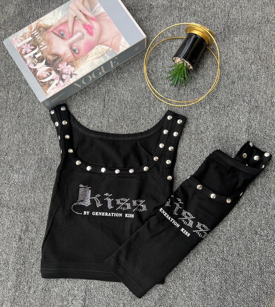 Bodycon kiss armless top Size: S M L fit XL Price: 14,000 Color: As Displayed Order Via DM/WhatsApp: 07012471407 Please RT my customer might be on your TL🙏