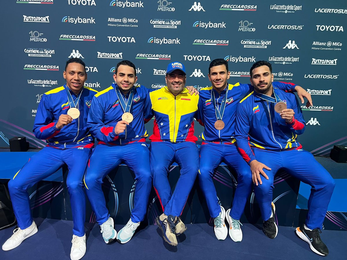El equipo de espada masculino de 🇻🇪 parte a Colombia 🇨🇴 para participar en el GP de Cali. Después de ahí la preparación será en Europa para continuar hacia los Juegos Olímpicos de @Paris2024 Antes disputarán en Paris nada menos que el Challenge de Monal.