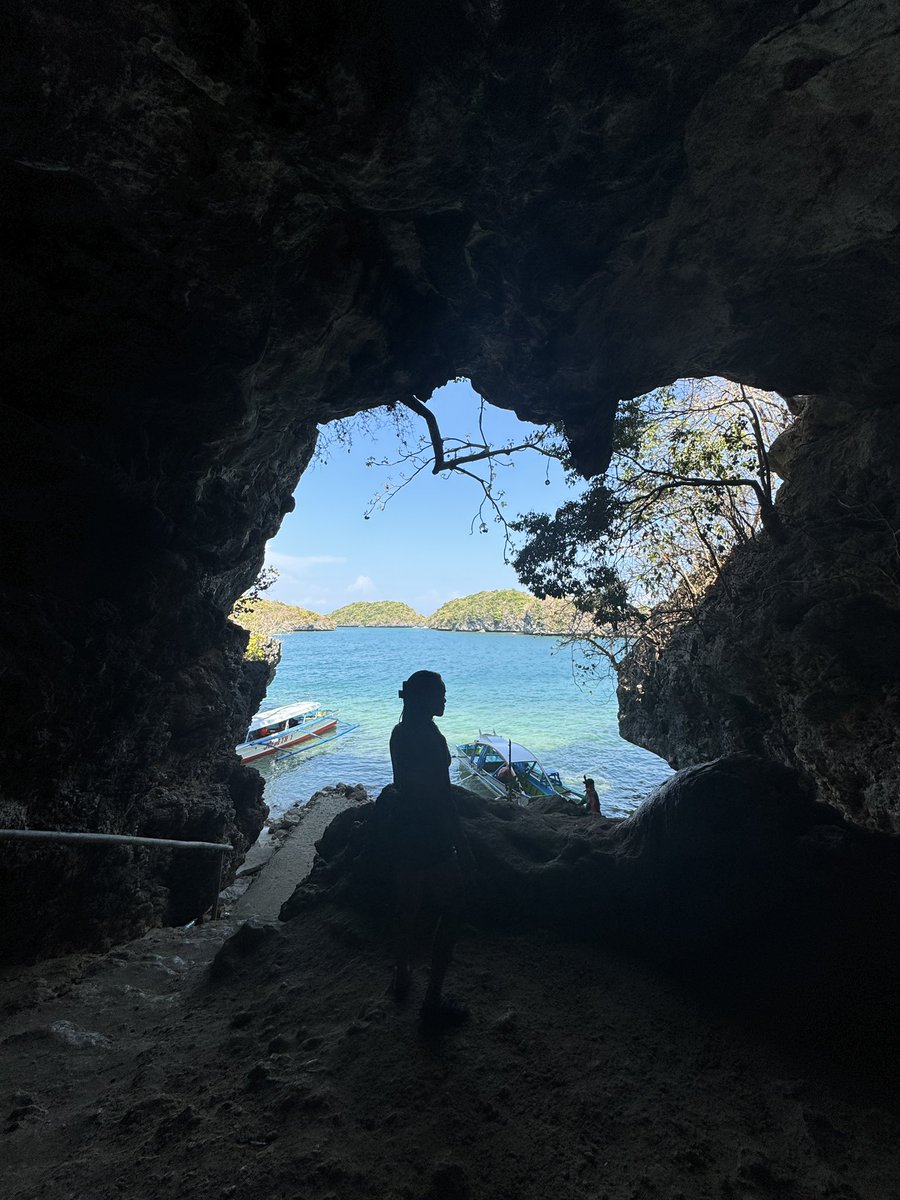 genlappay's tweet photo. blessed to be back home🇵🇭🏝️💛 https://t.co/Eta63uW9UZ