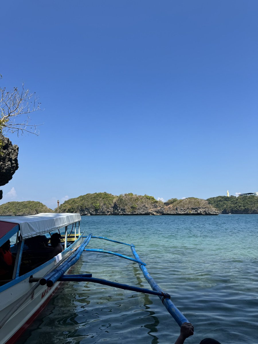 genlappay's tweet photo. blessed to be back home🇵🇭🏝️💛 https://t.co/Eta63uW9UZ
