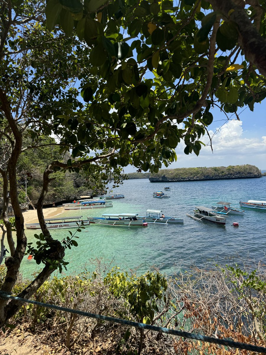 genlappay's tweet photo. blessed to be back home🇵🇭🏝️💛 https://t.co/Eta63uW9UZ