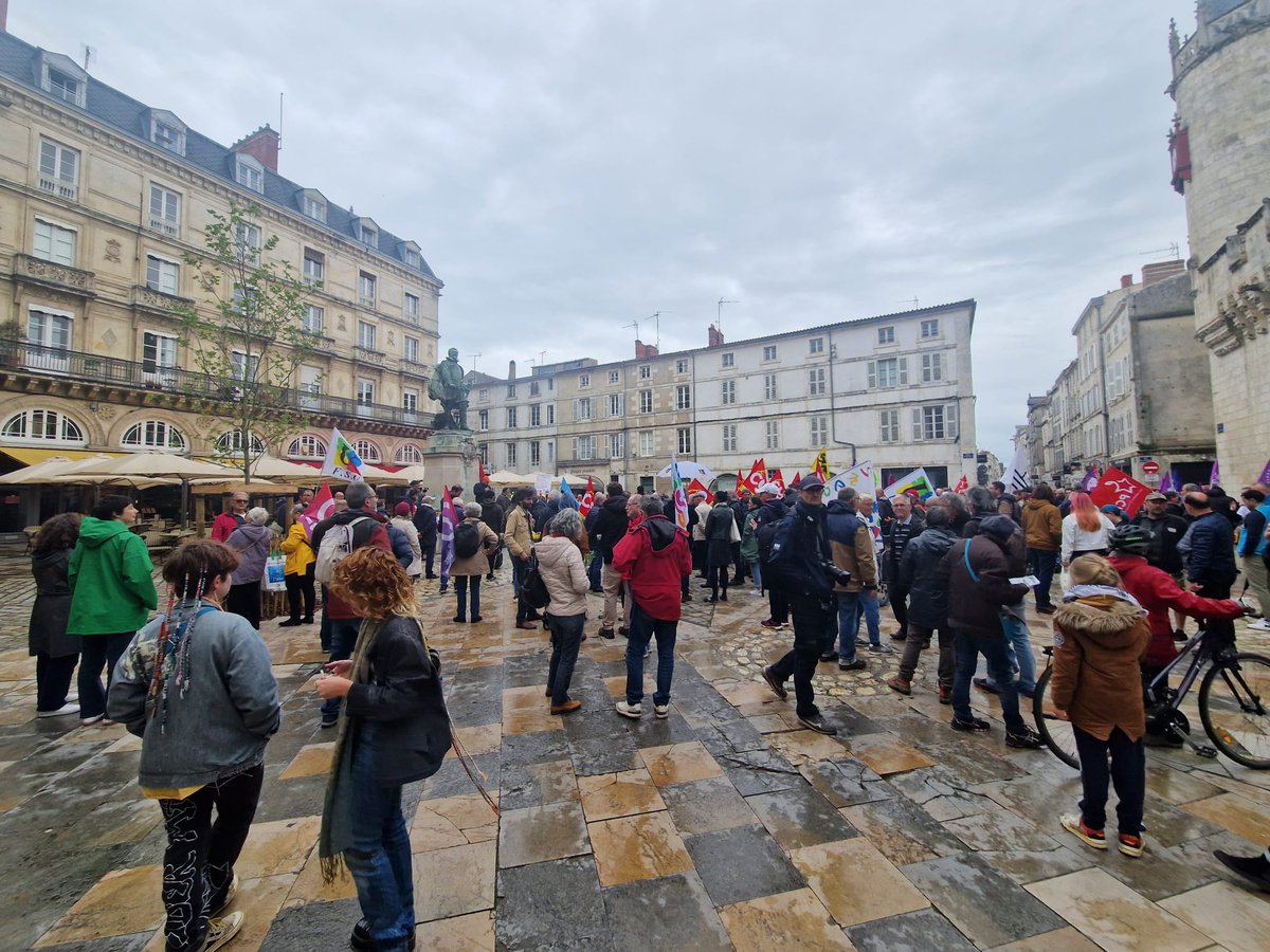 250 personnes pour ce #1erMai2024 à #LaRochelle ✊️