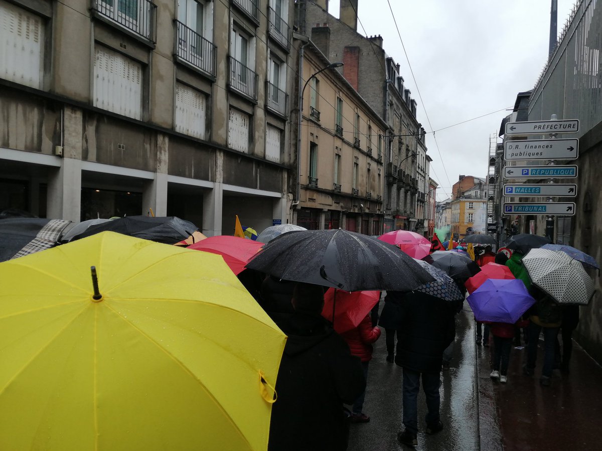 #1erMai2024 sous la pluie à #Limoges avec le @psHauteVienne pour défendre la justice sociale. Bonne fête du travail à toutes et tous !