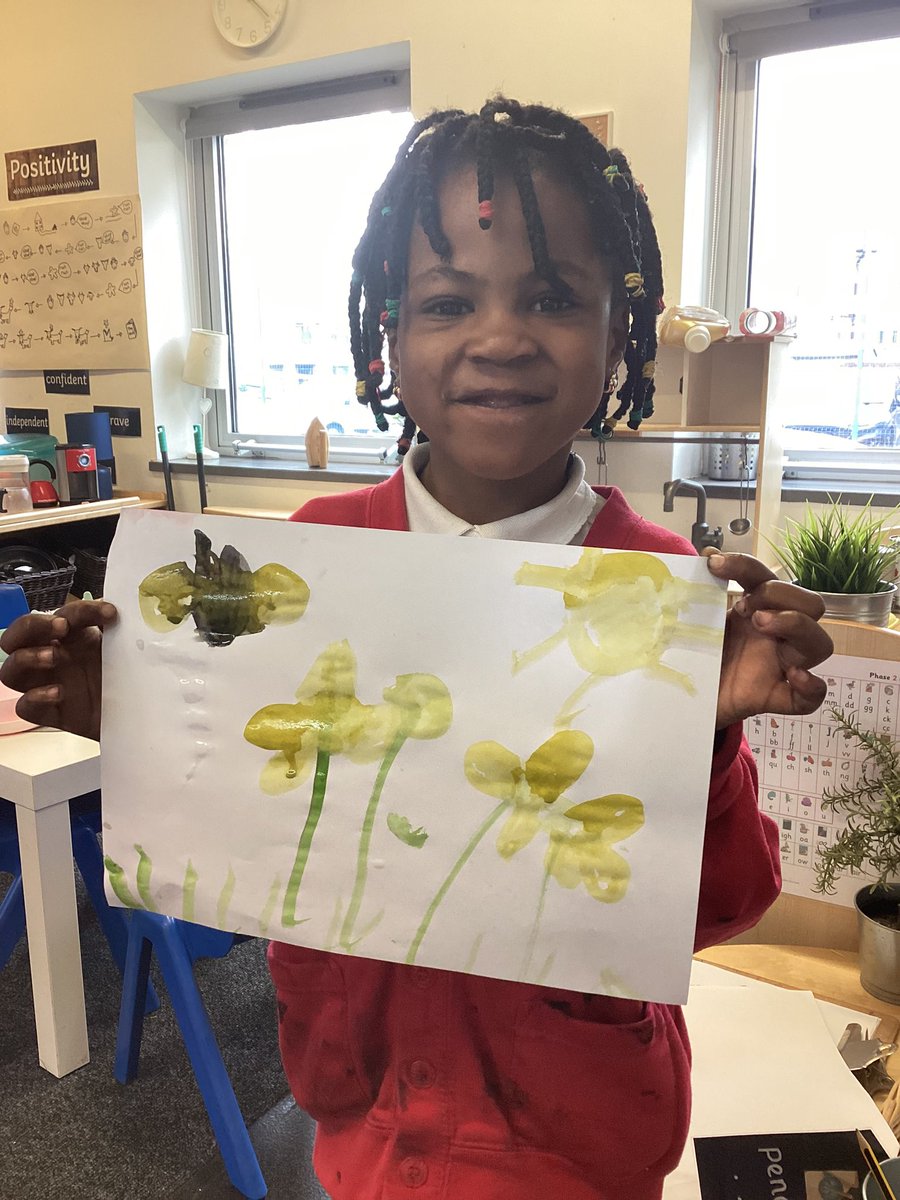 Look at these beautiful paintings. These girls chose to spend time at the small painting table, painting their favourite minibeasts! 🐝🦋🐞